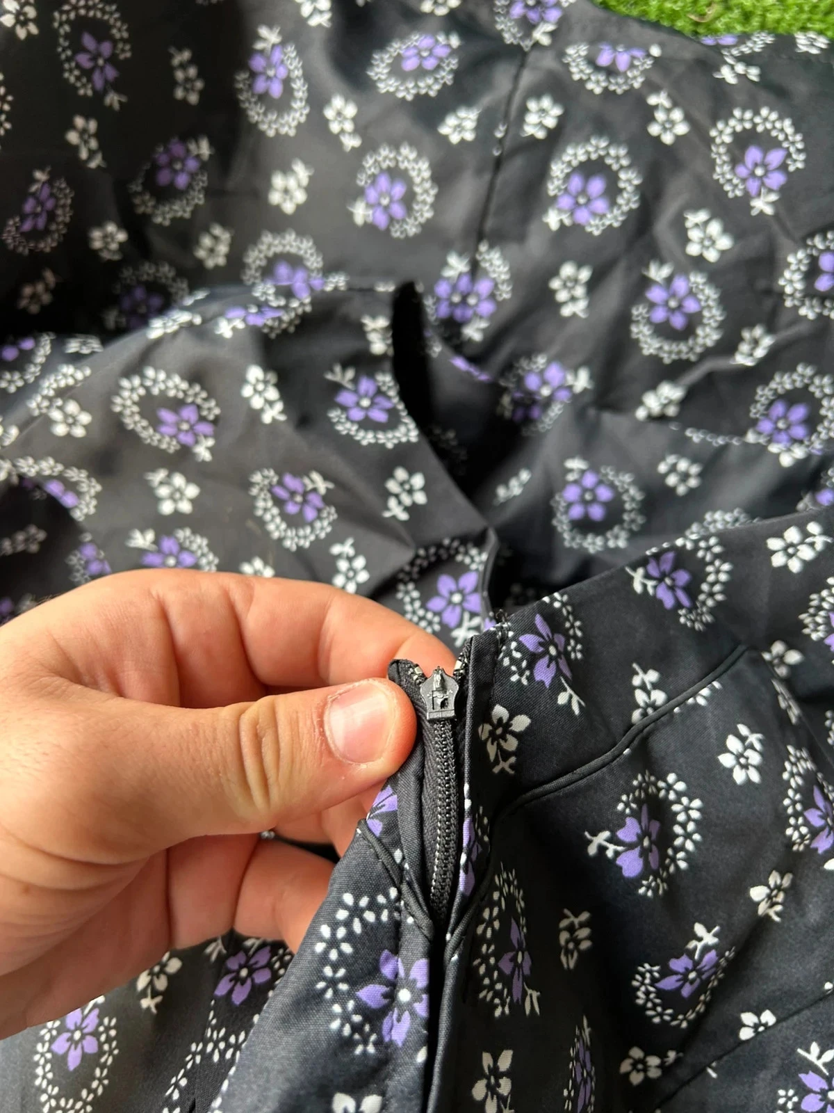 Kwaliteitsvolle vintage retro jurk h. T. met paarse patronen Lila zwart – photo 10